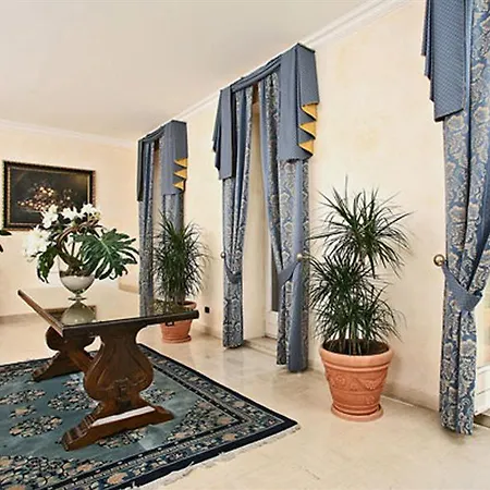 Domus Romana Hotel 4*