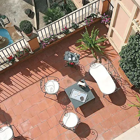 Domus Romana Hotell 4*